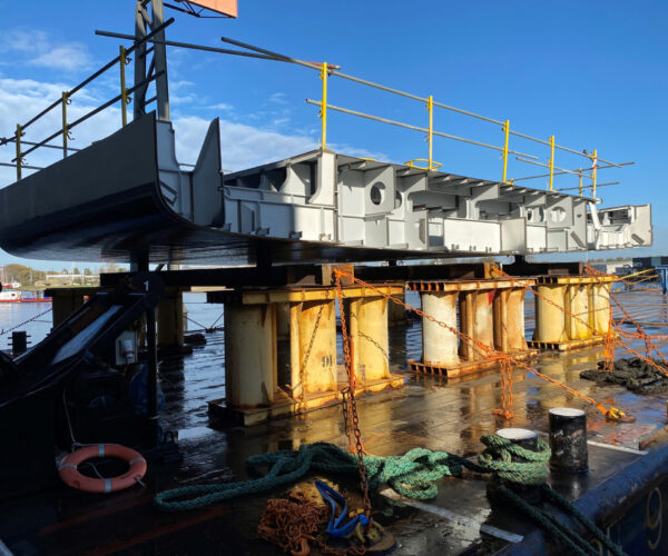 Steel section for the swimming platform