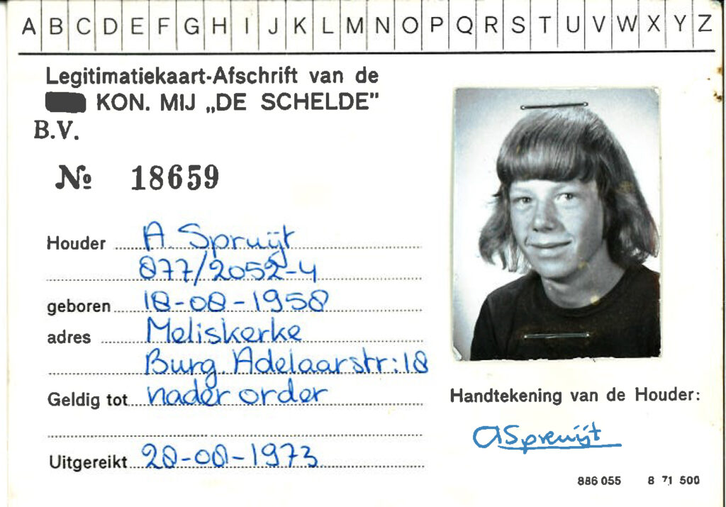 Het Schelde-pasje van Ad Spruijt dat hij kreeg toen hij in 1973 op veertienjarige leeftijd in dienst werd genomen.