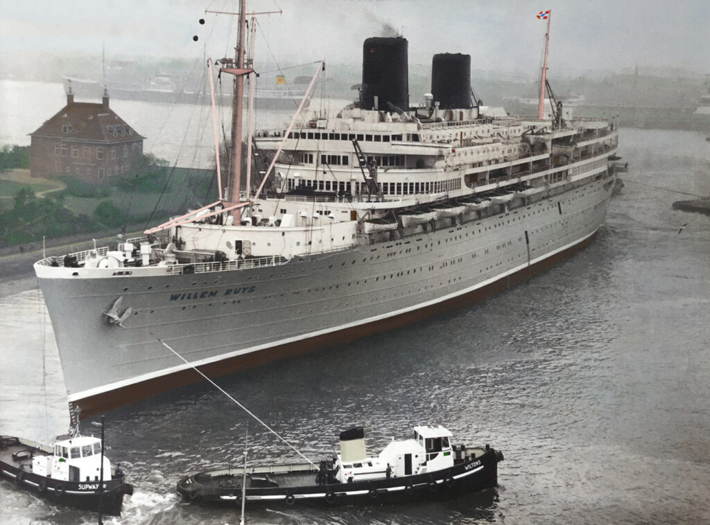 ms Willem Ruys docking for the final time at Wilton Fijenoord - January 1965 - Photo Collection Ed van Lierde.