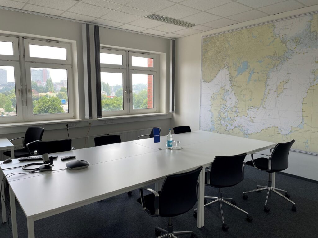 Het kantoor is helemaal volgens Damen Naval-standaarden ingericht: modern, licht en ruimtelijk, net als in Vlissingen.