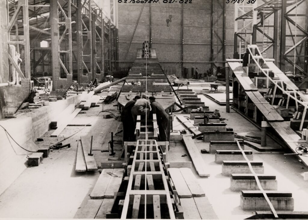 O 21 in aanbouw in de Dokloods op Het Eiland, 1938.