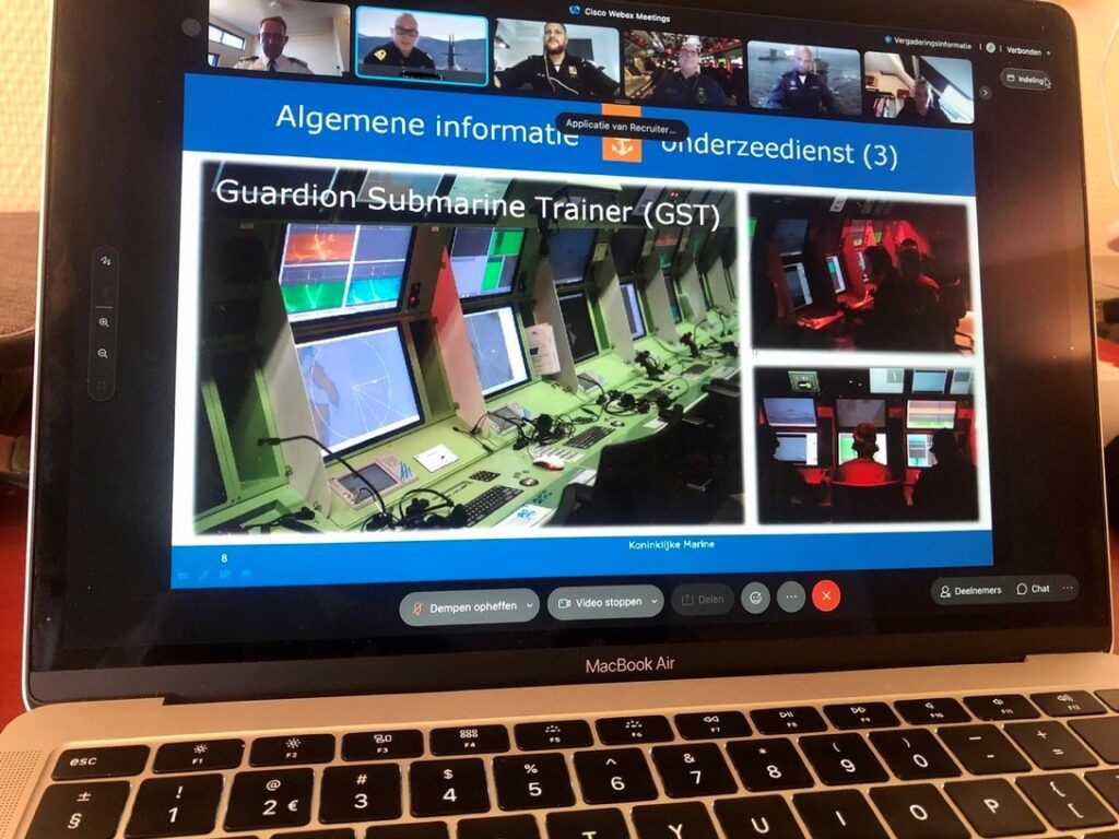 In de maandelijkse webinars van DCPL wordt de deelnemers uitgelegd wat voor werk de operationele, logistieke en technische diensten op een onderzeeër dagelijks allemaal doen.