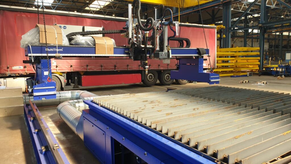 The impressive installation can cut steel plates with great precision, from very small pieces up to 12x3 metres in size.