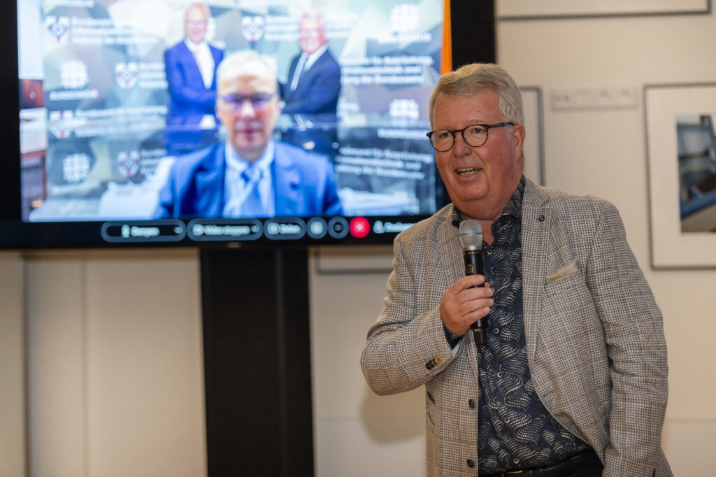 Tijdens zijn recente afscheid werd André Hollander via een videolink toegesproken en bedankt door Rudolf Braun, F126-projectleider van BAAINBw.