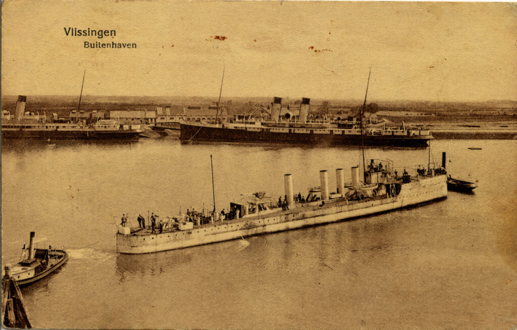 On 6 June 1912, HNLMS Bulhond started her sea trials and on 29 August, the ship left for Indonesia.