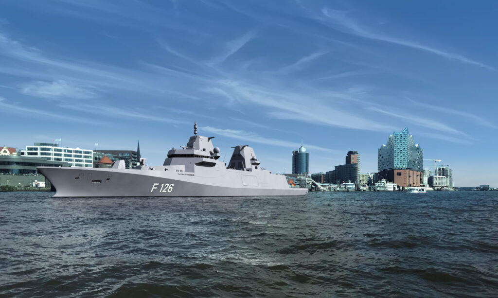 Artist impression van één van de F126-fregatten met Hamburg op de achtergrond.