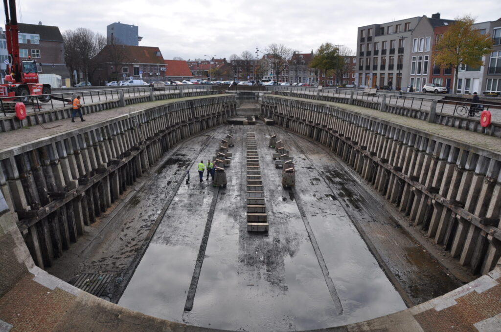 Het dokbed is gereed om museumschip Mercuur te ontvangen.