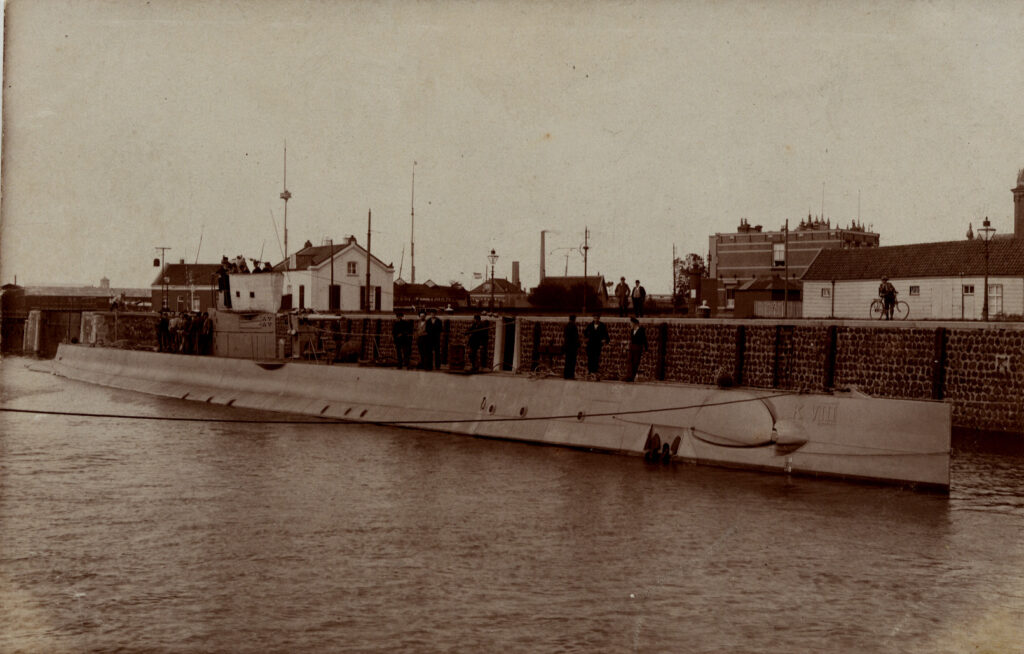 Submarine K VIII on a test run in the canal in Vlissingen.