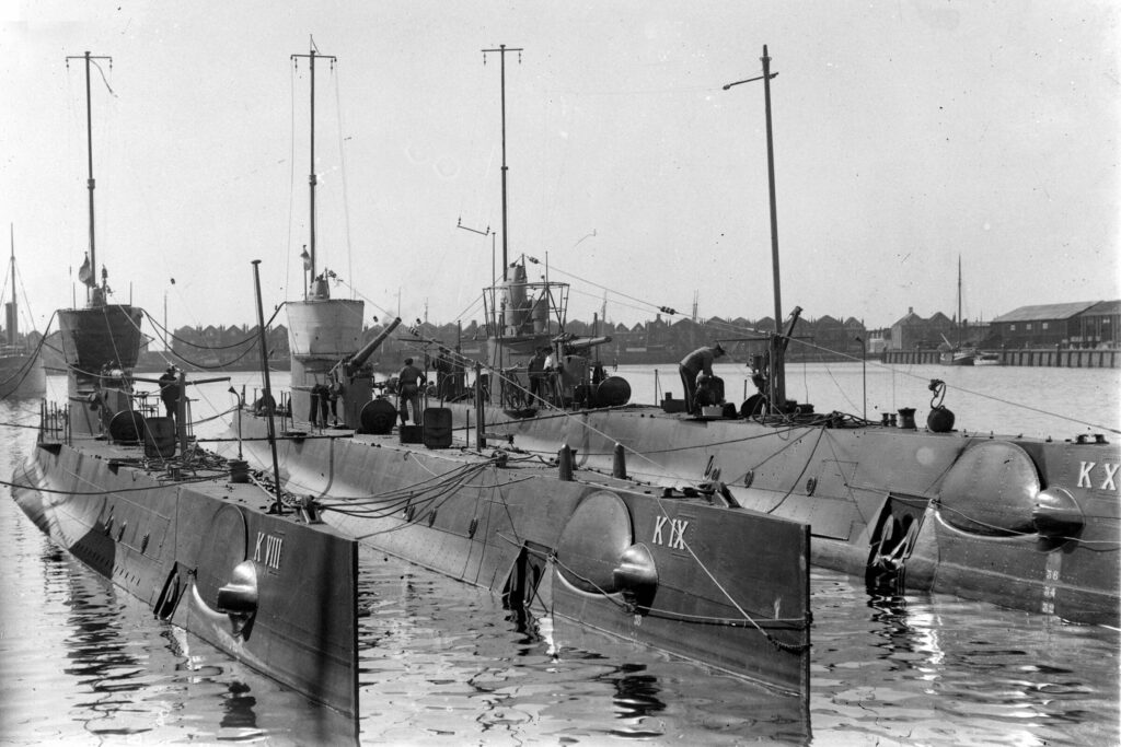 Er werden drie onderzeeboten gebouwd in de K-klasse. Links is de K VIII te zien.