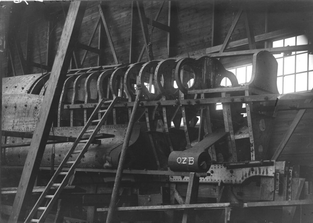 Submarine K VIII under construction at the wooden slipway building in Vlissingen.