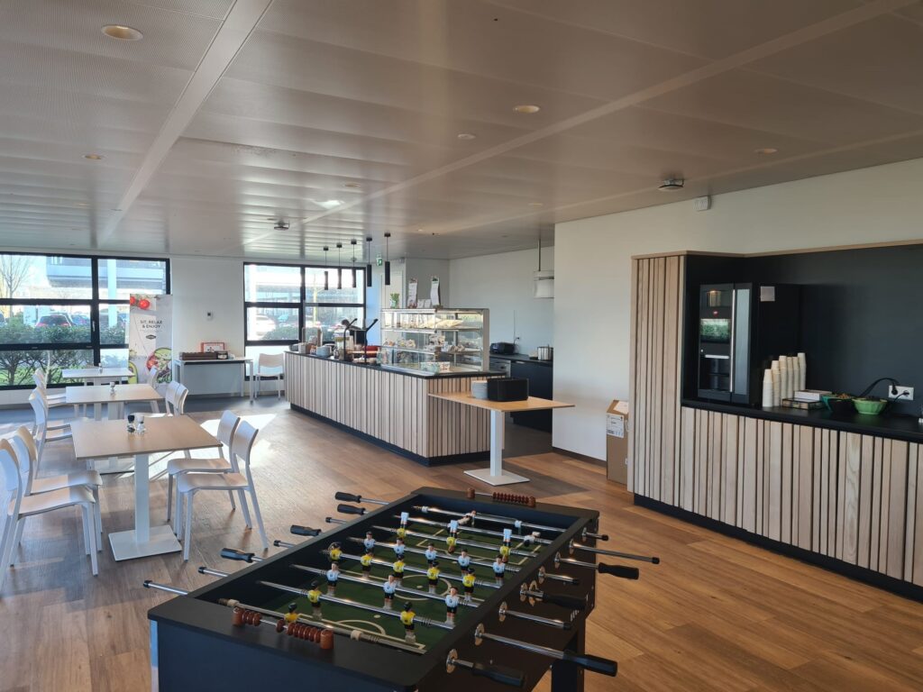 The Schiedam office has a comfortable, light and airy cafeteria.