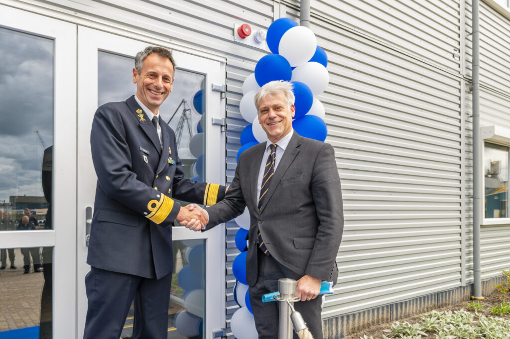 Rear Admiral Jan Willem Hartman and Director Naval Sales Support Richard Keulen celebrate the opening of the new facilities on Quay E.