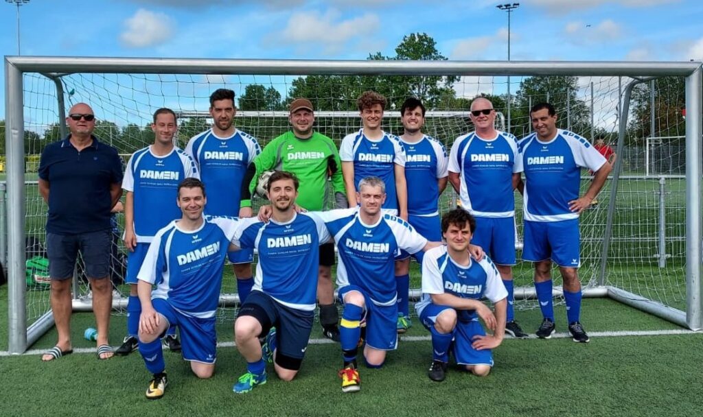 The team. Back row (from left): Martin Boersma, Mervin van Rijswijk, Robin van Dijke, Bartosz Sawicki, Matthijs den Boer, Ignacio Gómez Tapia, Marcel van Dalen and Tarik Boufrahi. Front row: Daniel Uzunov, Marin Pejic, Bogdan Ciugureanu and Cedric Verhaeghe.