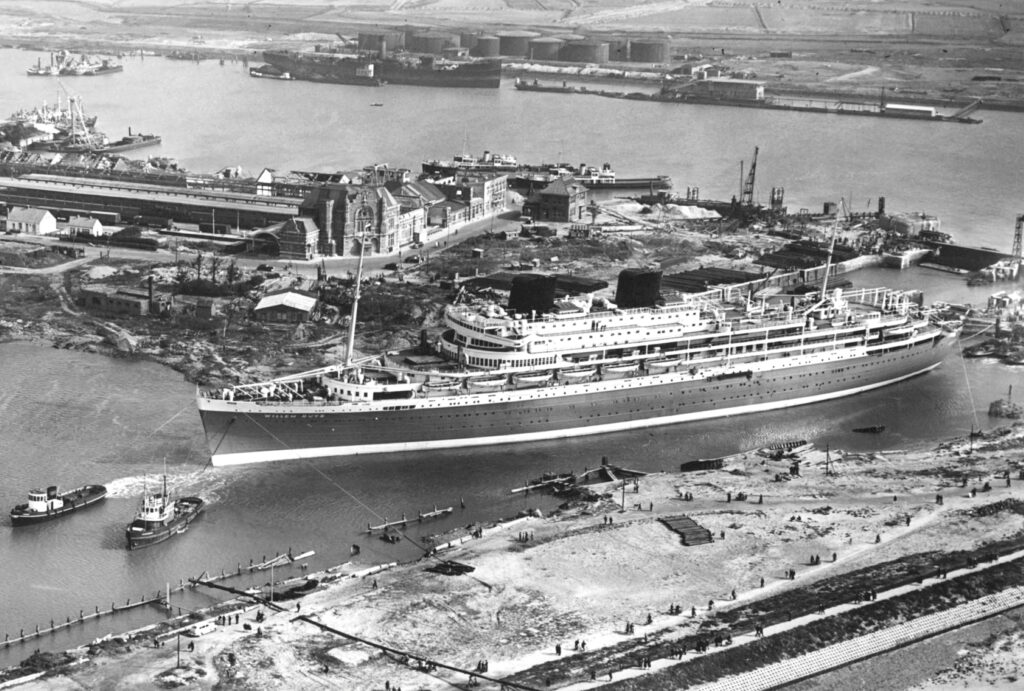 Robert compared the social impact of De Schelde on Vlissingen with other cities closely associated with the shipbuilding industry.