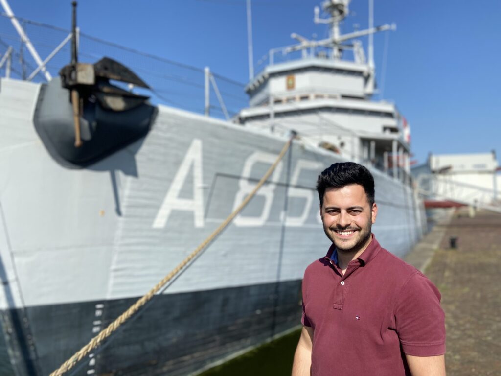 Damen Naval Senior Structural Analyst Alejandro Luna García-Valenzuela onderzoekt vermoeiingsverschijnselen bij (marine)schepen.