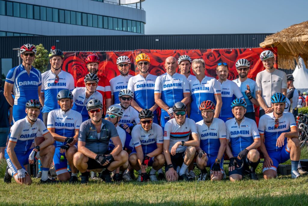 (Back row, from left) Tijs Buijs, Danijel Jurisic, Koen Audenaert, Arend van Veelen, Kees Houtepen, Alfred Verdonk, Raymond Vermeulen, Rini Verdonck, Nico Oertel, Roberto Santoro and Kenneth van de Sande. (Middle) Jasper Oreel and Rik Meerman. (Front row) Peter Werner, Peter Verstraate, Marcel van Dalen, Wieb Hoogerwerf, Karsten de Feijter, Thijmen Cornelissens, Bram de Visser, Wim de Nooijer and Jacco Ringelberg.