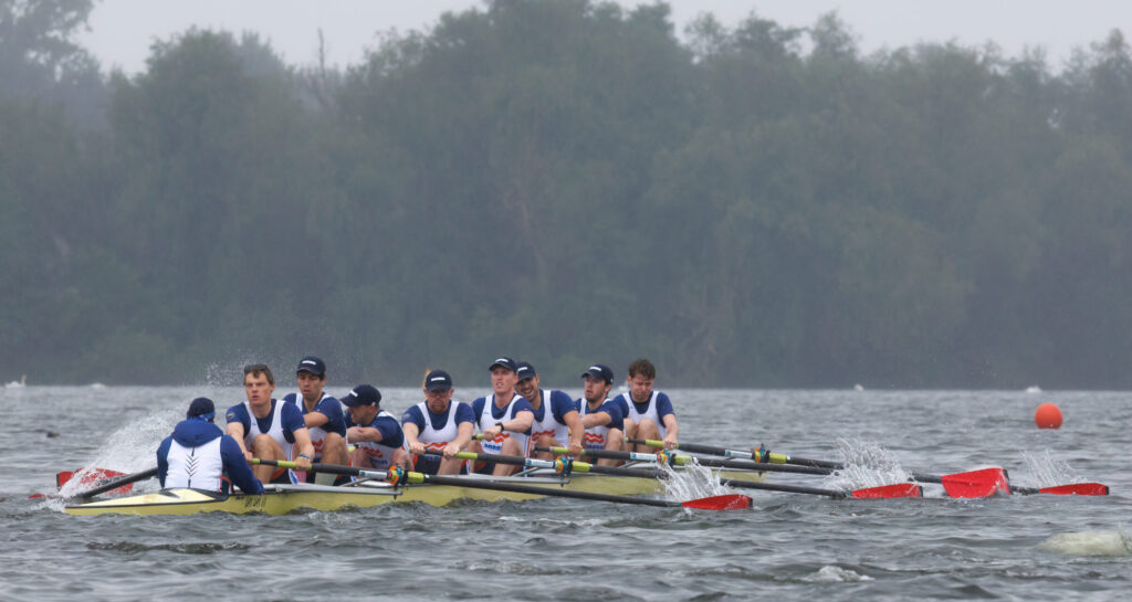 De weersomstandigheden verslechterden in de tweede helft van de dag, waardoor het team iets langzamer was in de tweede heat.