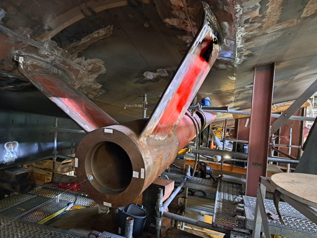 The stern tubes have been installed and aligned on the YN 478 project.