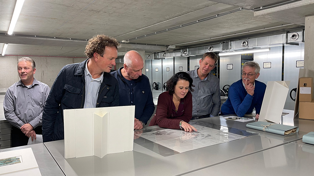 Worth a visit: employees of Damen Naval were given a tour of the Zeeland Archives in November.