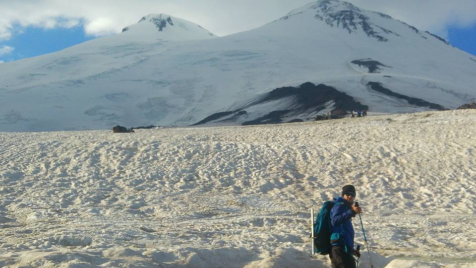 Ricardo on his way to the second camp on Mount Elbrus, Rusland (5642 metres).