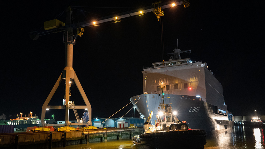 De Midlife Update van Zr.Ms. Johan de Witt is afgerond en het schip heeft inmiddels de eerste proefvaarten al gehad.