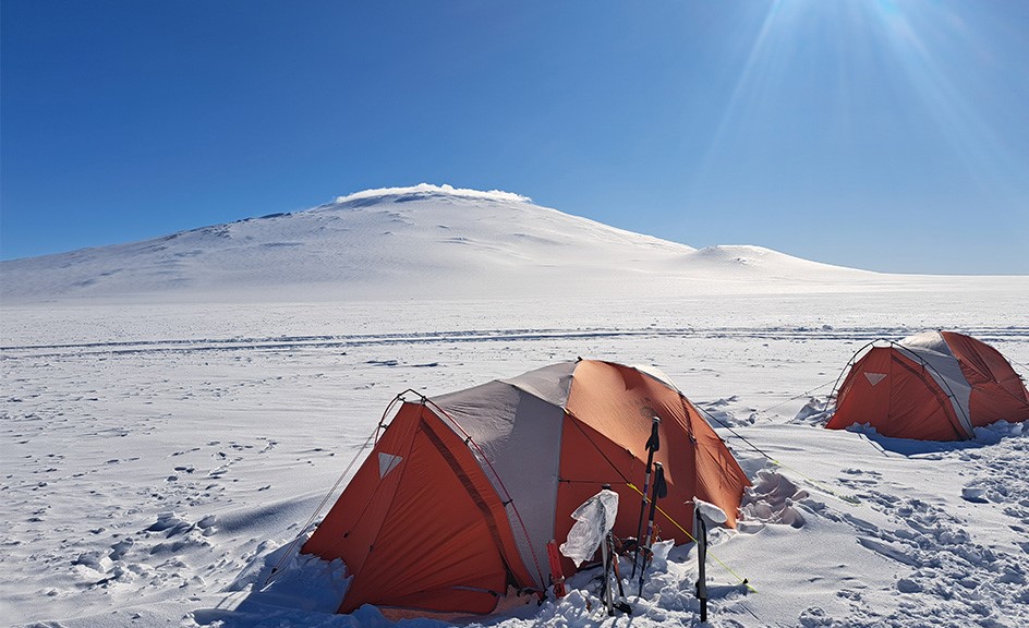 Mount Sidley basiskamp: zes kilometer van de voet van de vulkaan.