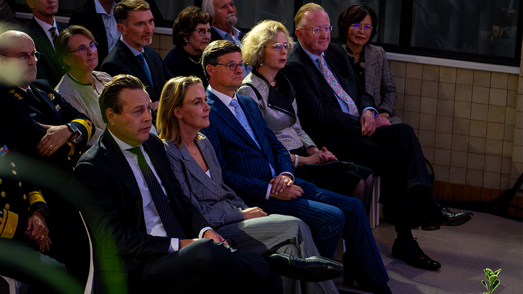 Eregasten: Arnout en Godelief Damen, Burgemeester van Vlissingen Bas van den Tillaar en zijn vrouw Annelies en Hein en Kyong Ok van Ameijden.