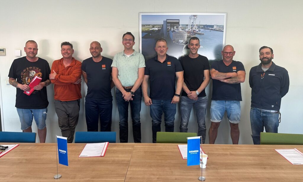De nieuwe OR (v.l.n.r.): Tony de Graaf, Raymond Roos, Laurens Bodrij, Managing Director Michiel de Vliegher, Djordje Kostic, Tonci Bozic, Ad Peters en Valter Pereira.