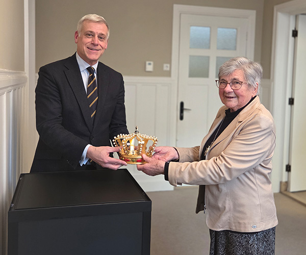 Damen Naval Director Corporate Affairs and Innovation Richard Keulen nam de kroon in ontvangst.