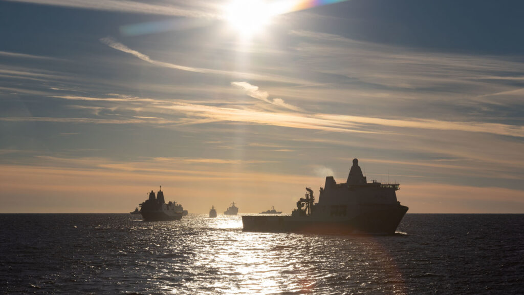 Zr.Ms. Karel Doorman ligt bij DSV voor het tweede Benoemd Onderhoudsprogramma en het eerste Instandhoudingsprogramma.