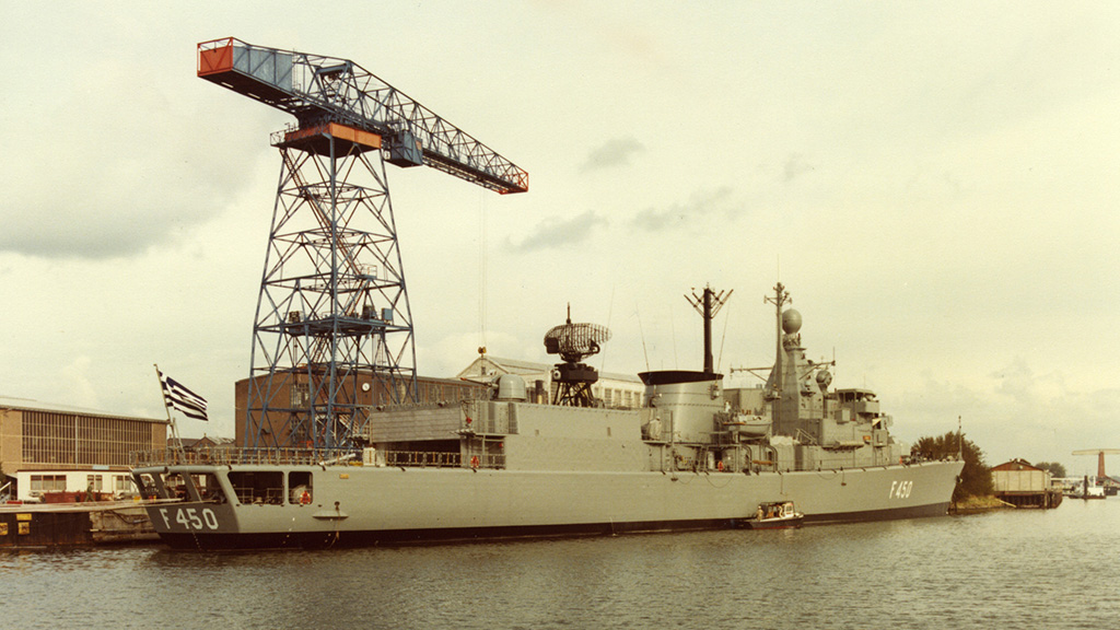 HS Elli langs de kade in Vlissingen voor de officiële overdracht in 1981.