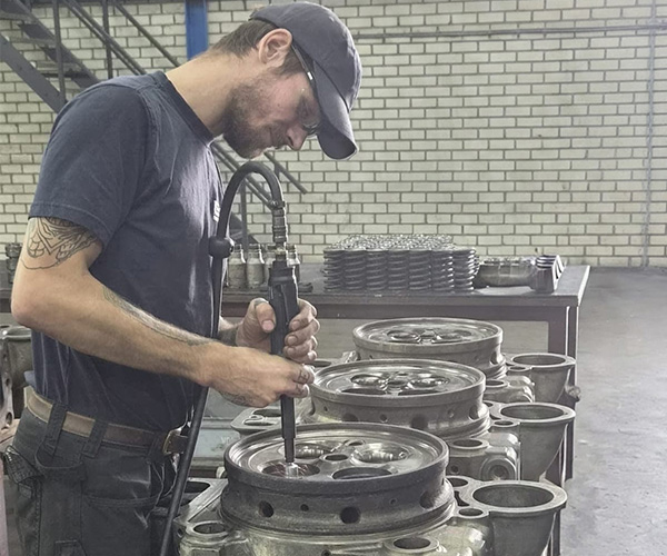 Werk dat niet aan boord kan worden gedaan, wordt uitgevoerd in de SES-werkplaats in Bergen op Zoom.