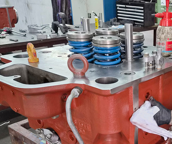 Schelde Engine Services is gespecialiseerd in tweetakt- en viertaktmotoren.